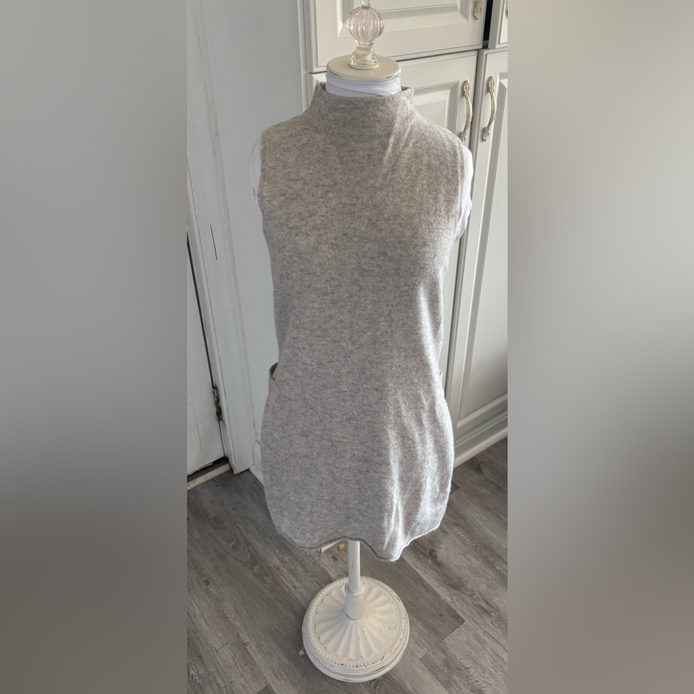 St. Tropez 100% Cashmere 2-Ply Light Gray Sleeveless Tunic Sweater Sz Small